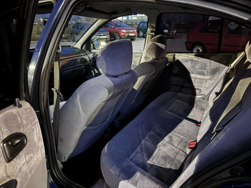 Renault Megane 1.6 16v, снимка 7 - Автомобили и джипове - 53407658