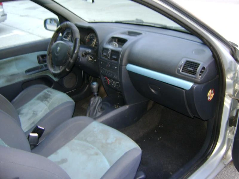 Renault Clio 1.5 dci, снимка 7 - Автомобили и джипове - 34806950