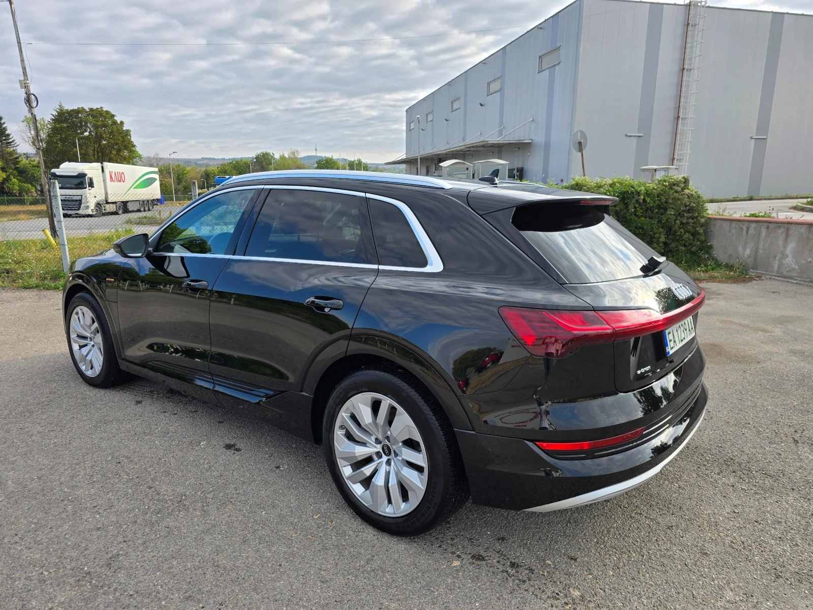 Audi E-Tron 55 quatrro - изображение 8