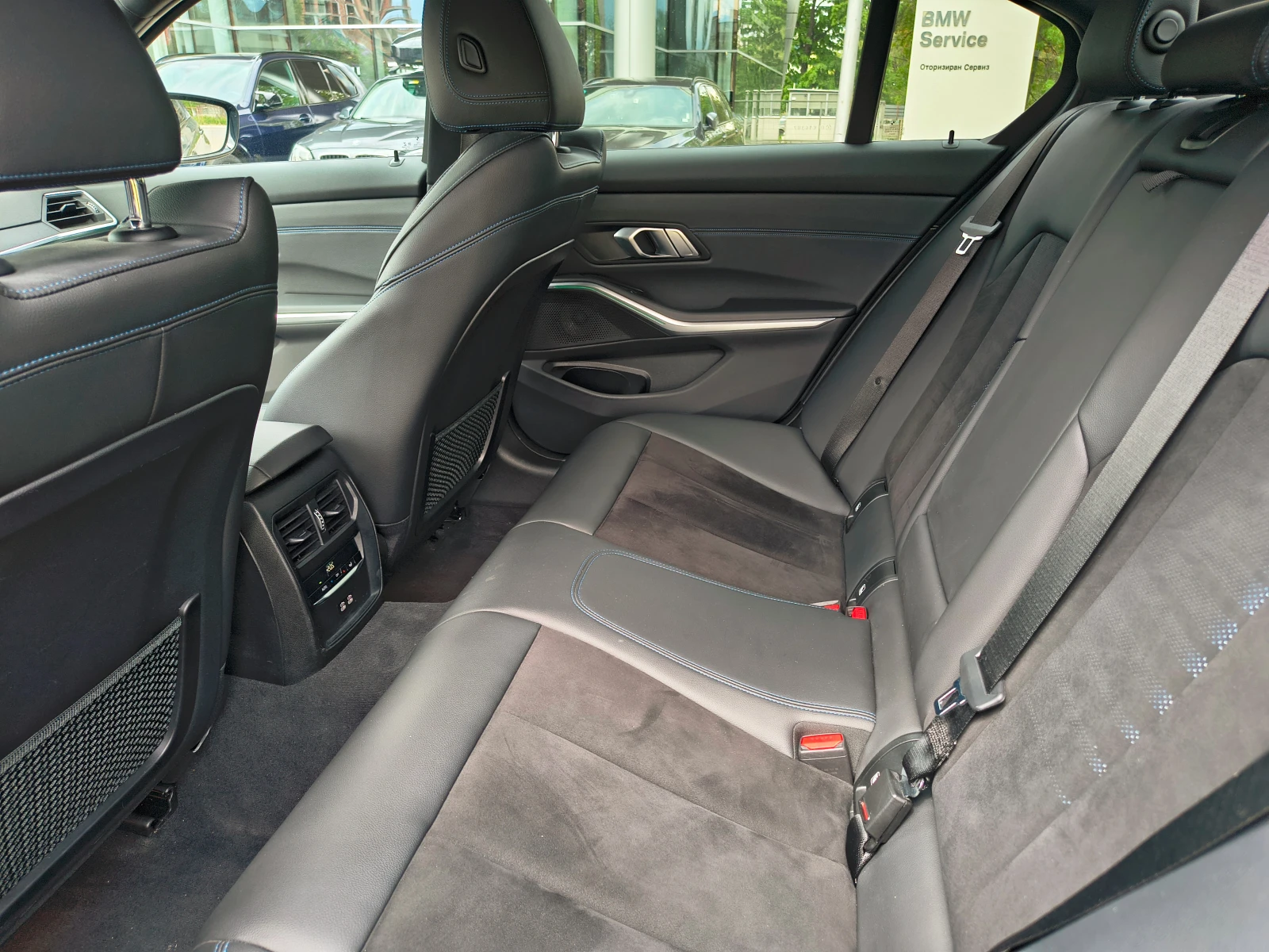 BMW 320 xDrive M-Sport Individual, снимка 11 - Автомобили и джипове - 53587716