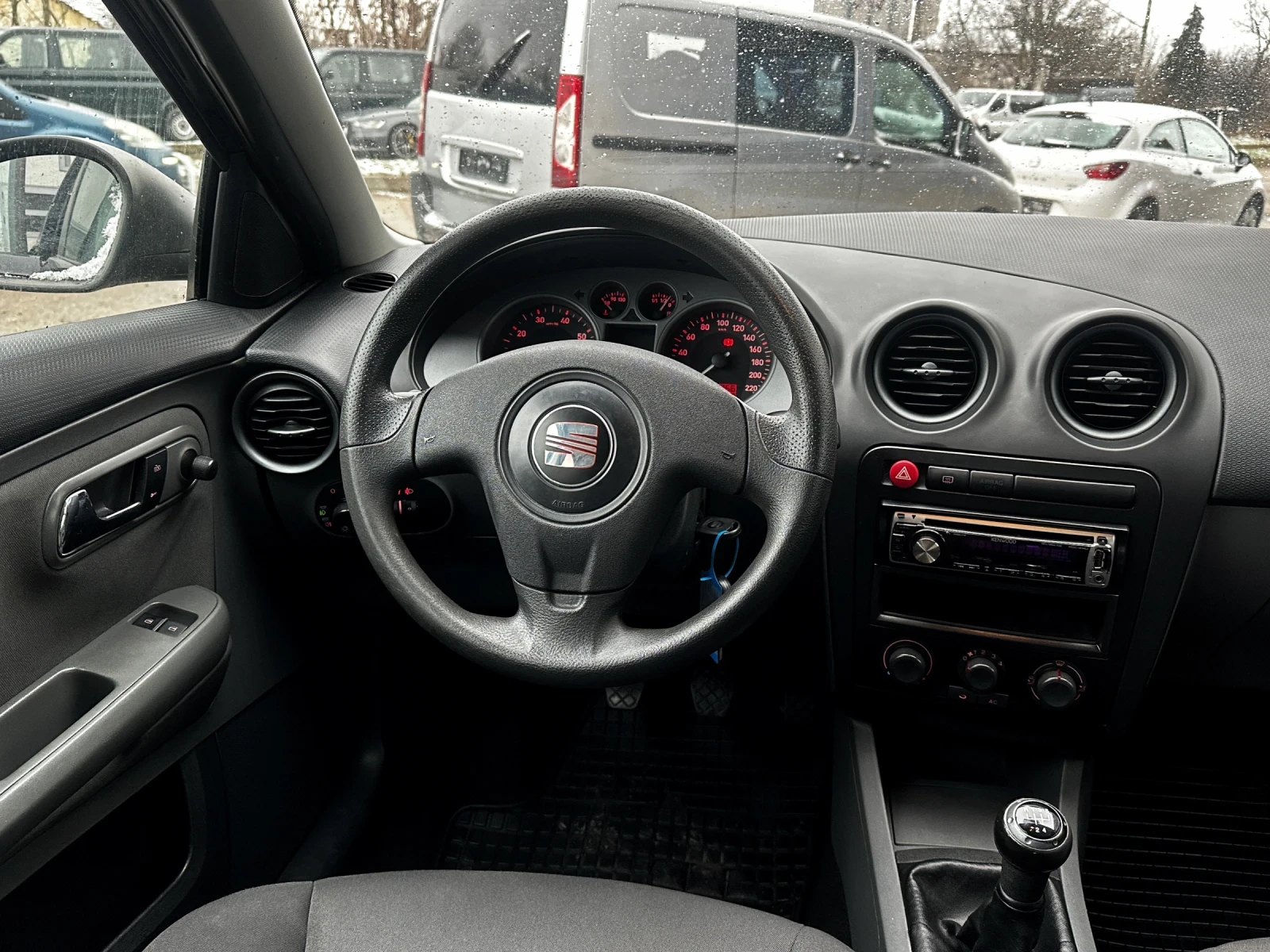 Seat Ibiza 1.4i / КЛИМА - изображение 7