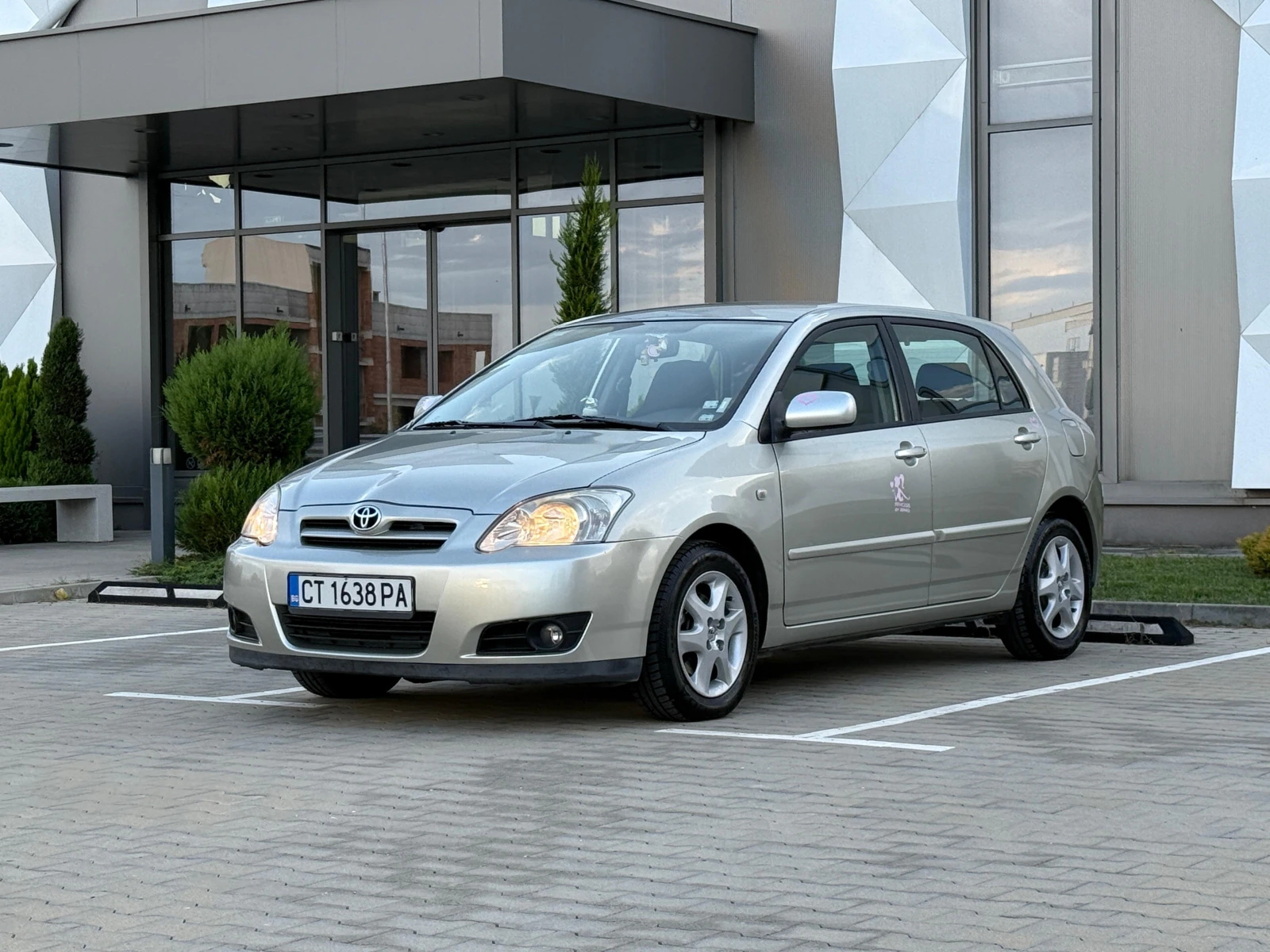 Toyota Corolla 1.4 D4D PARKTRONIC, снимка 3 - Автомобили и джипове - 53841311