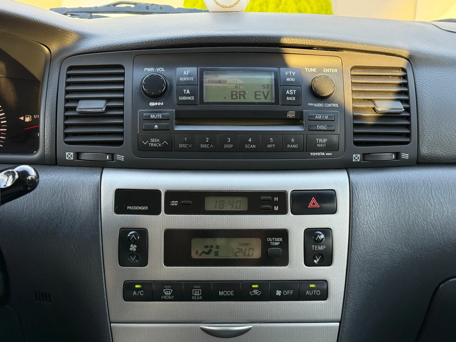 Toyota Corolla 1.4 D4D PARKTRONIC, снимка 15 - Автомобили и джипове - 53841311