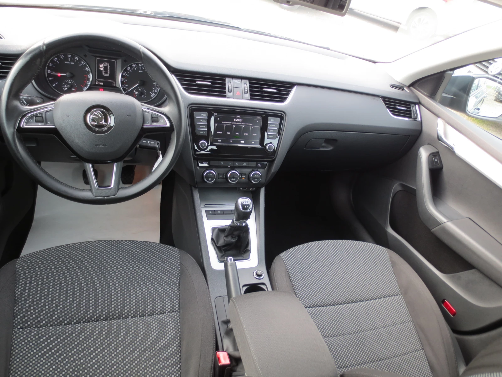 Skoda Octavia 1.6 TDI, снимка 13 - Автомобили и джипове - 54212218