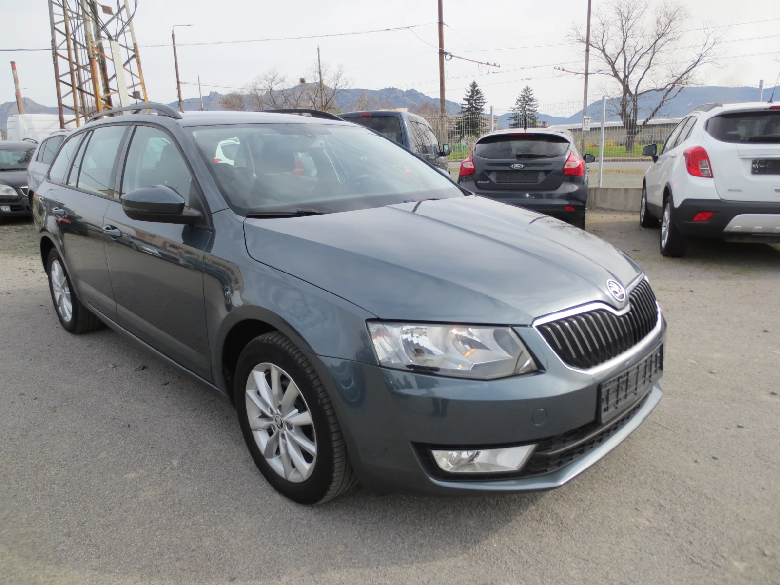 Skoda Octavia 1.6 TDI, снимка 3 - Автомобили и джипове - 54212218