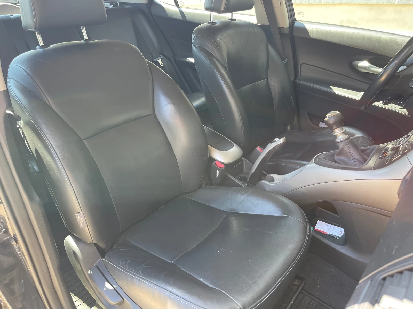 Toyota Auris 2.2 D-4D 2007 Г. РЕГИСТРИРАН ОБСЛУЖЕН , снимка 8 - Автомобили и джипове - 54332070