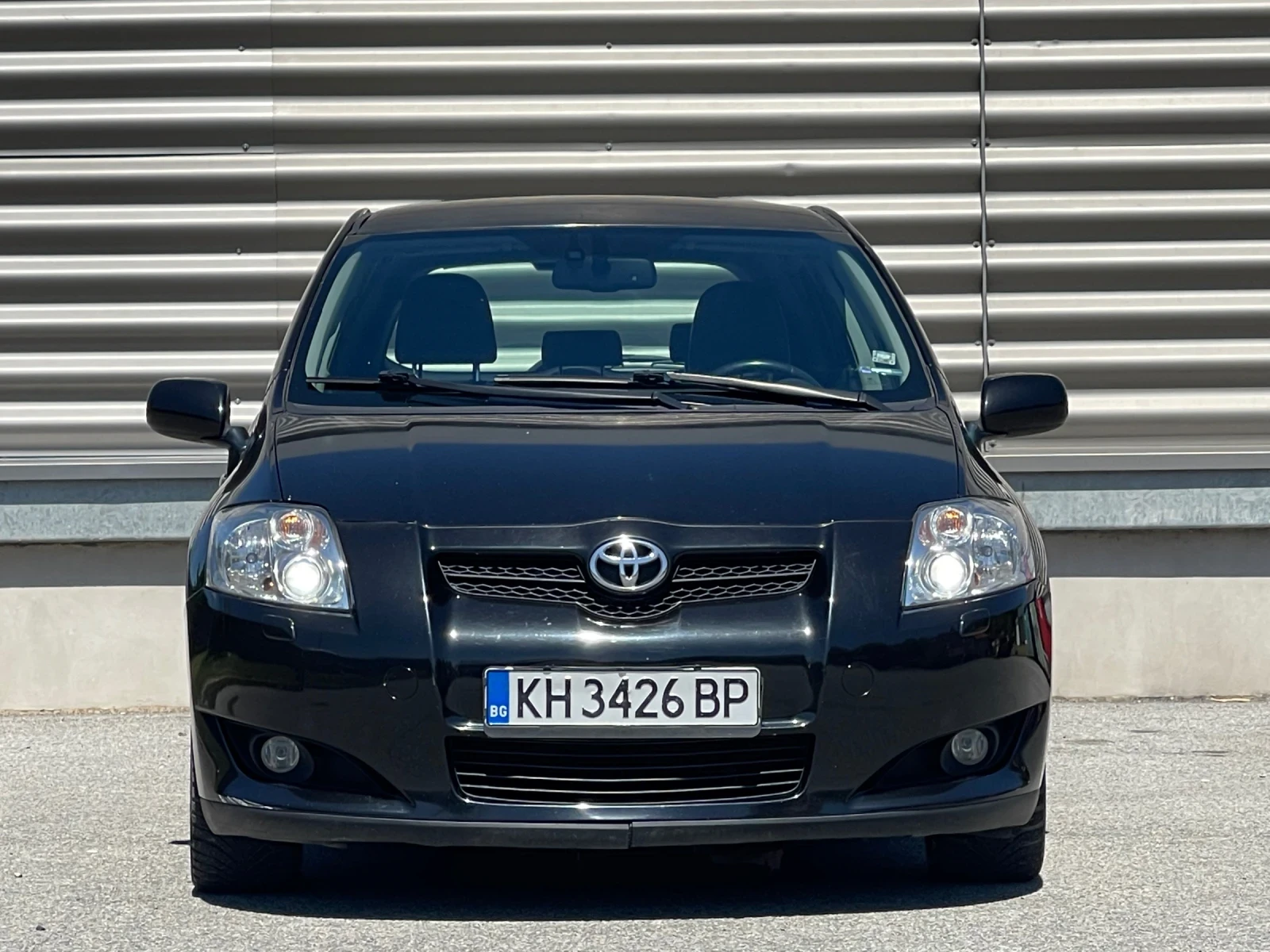 Toyota Auris 2.2 D-4D 2007 Г. РЕГИСТРИРАН ОБСЛУЖЕН , снимка 2 - Автомобили и джипове - 54332070