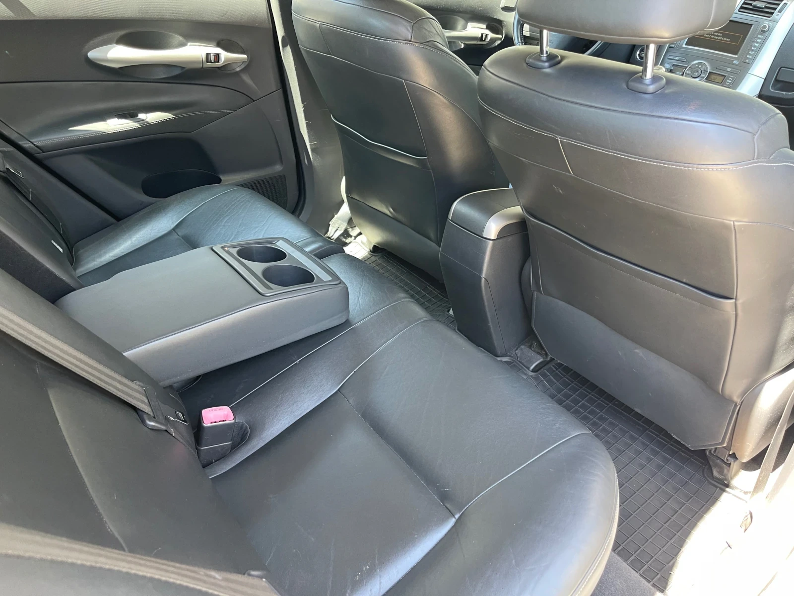 Toyota Auris 2.2 D-4D 2007 Г. РЕГИСТРИРАН ОБСЛУЖЕН , снимка 10 - Автомобили и джипове - 54332070