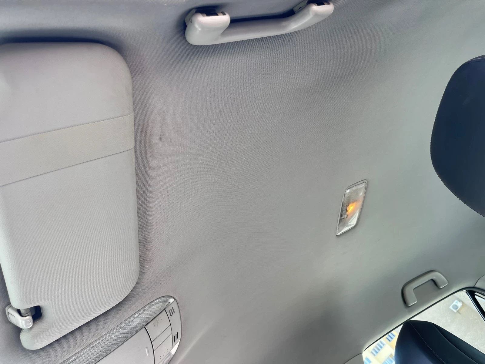 Toyota Auris 2.2 D-4D 2007 Г. РЕГИСТРИРАН ОБСЛУЖЕН , снимка 11 - Автомобили и джипове - 54332070