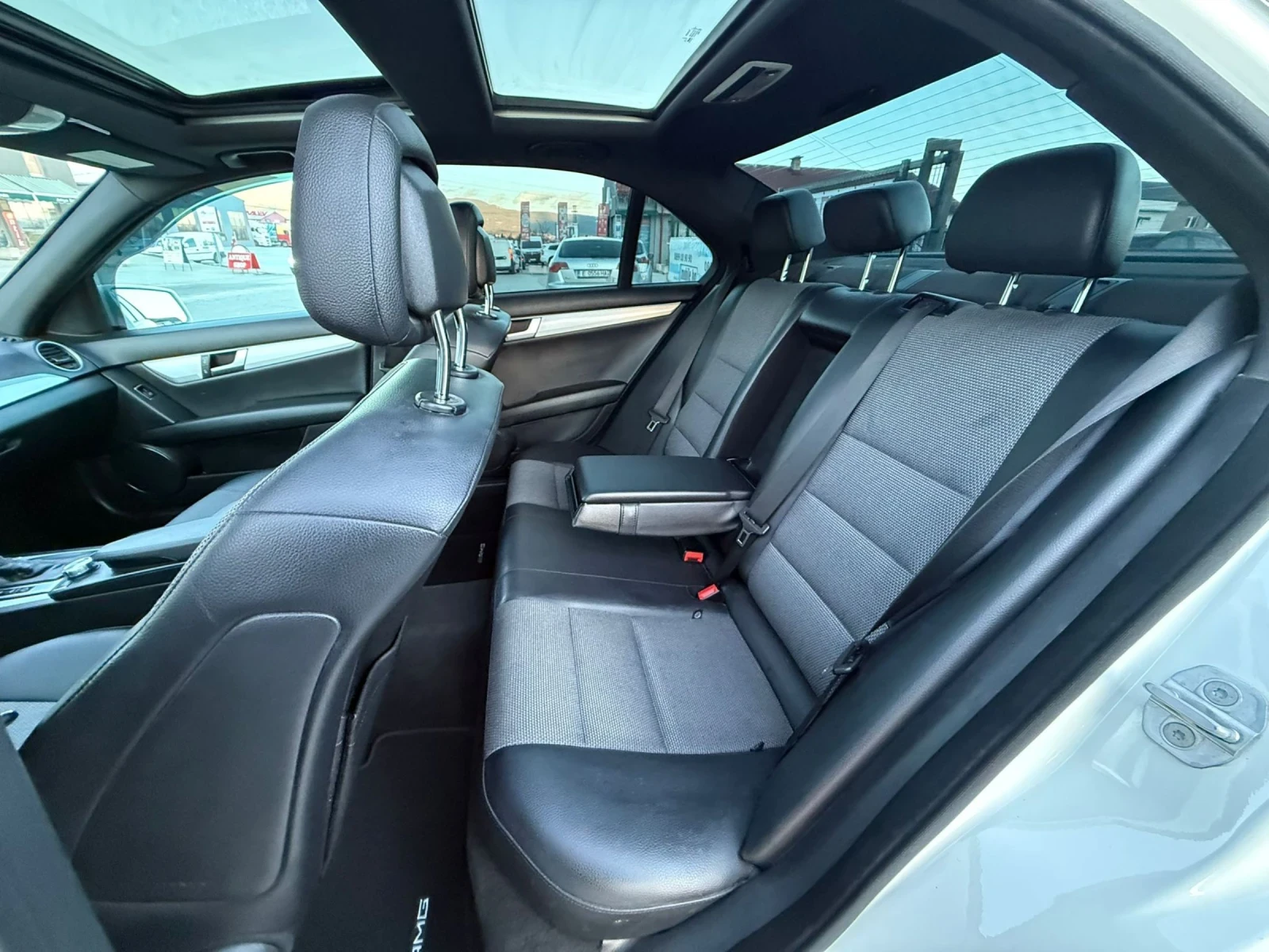 Mercedes-Benz C 250 2.2 CDI 204 k.c. 4 Matic AMG Панорама, снимка 11 - Автомобили и джипове - 54390391