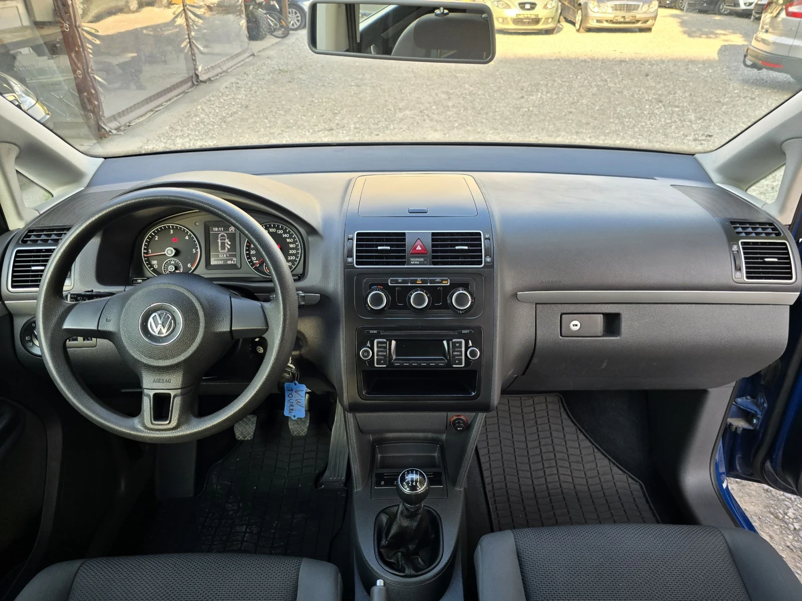 VW Touran 1.6 TDI, снимка 9 - Автомобили и джипове - 55320231