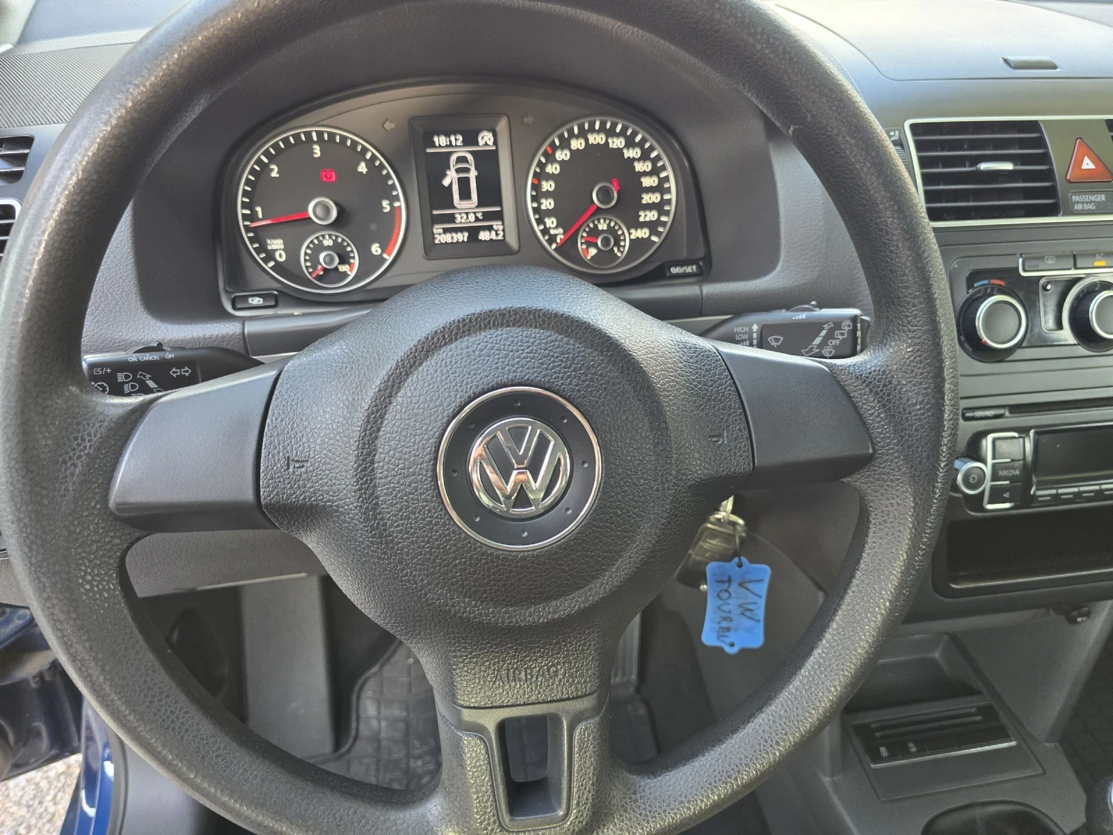 VW Touran 1.6 TDI, снимка 12 - Автомобили и джипове - 55320231