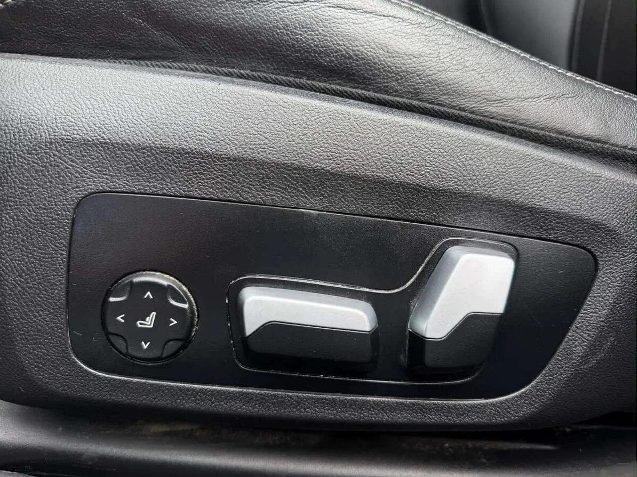 BMW 330 330i xDrive Navigation Camera Carplay Leather Roof | Mobile.bg � ����������� 17