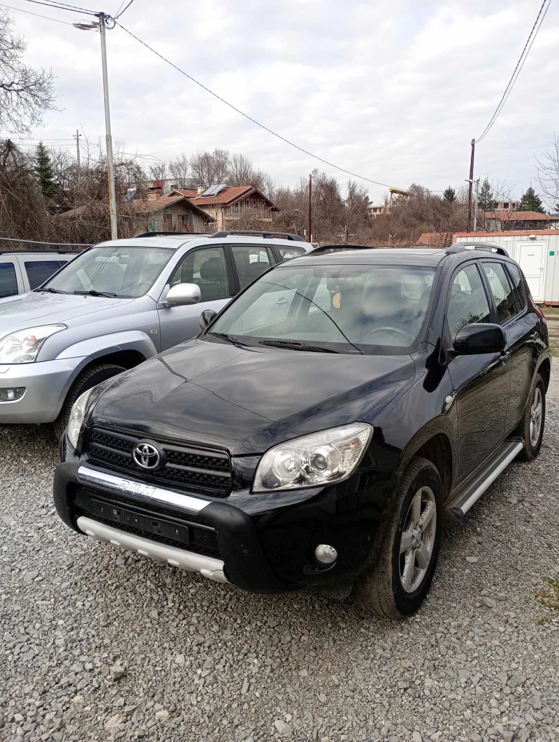 Toyota Rav4 2.0 ръчна, снимка 4 - Автомобили и джипове - 48741986