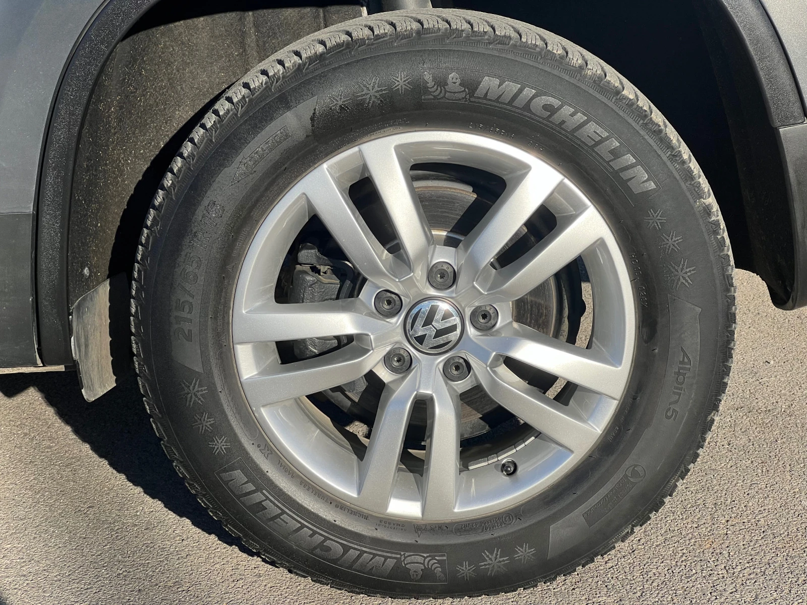 VW Tiguan 2.0 TSI 4x4 Автомат / Напълно Обслужен | Mobile.bg — изображение 17