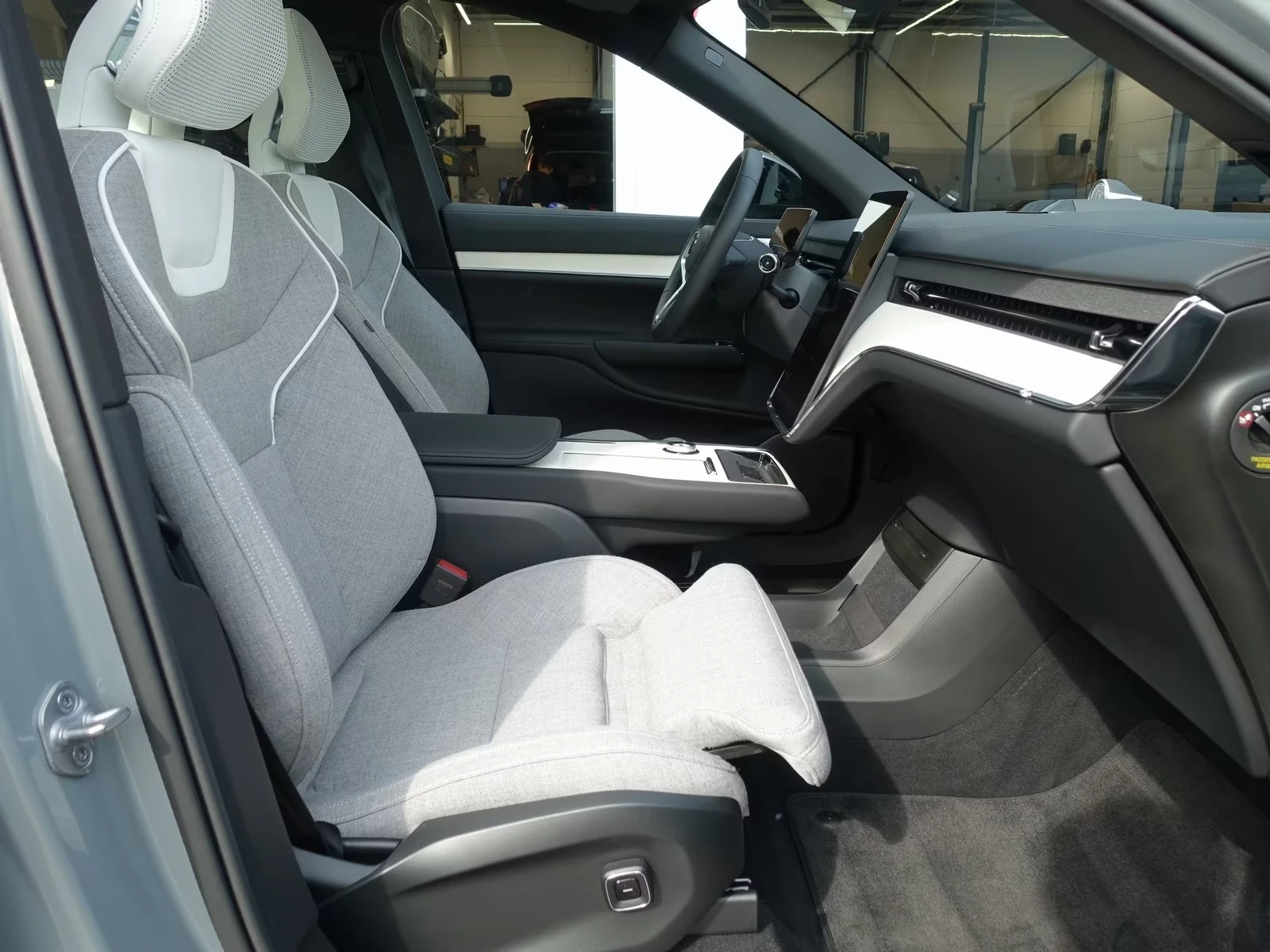 Volvo EX90 Ultra Twin Motor FourC 7seats, снимка 13 - Автомобили и джипове - 55189021