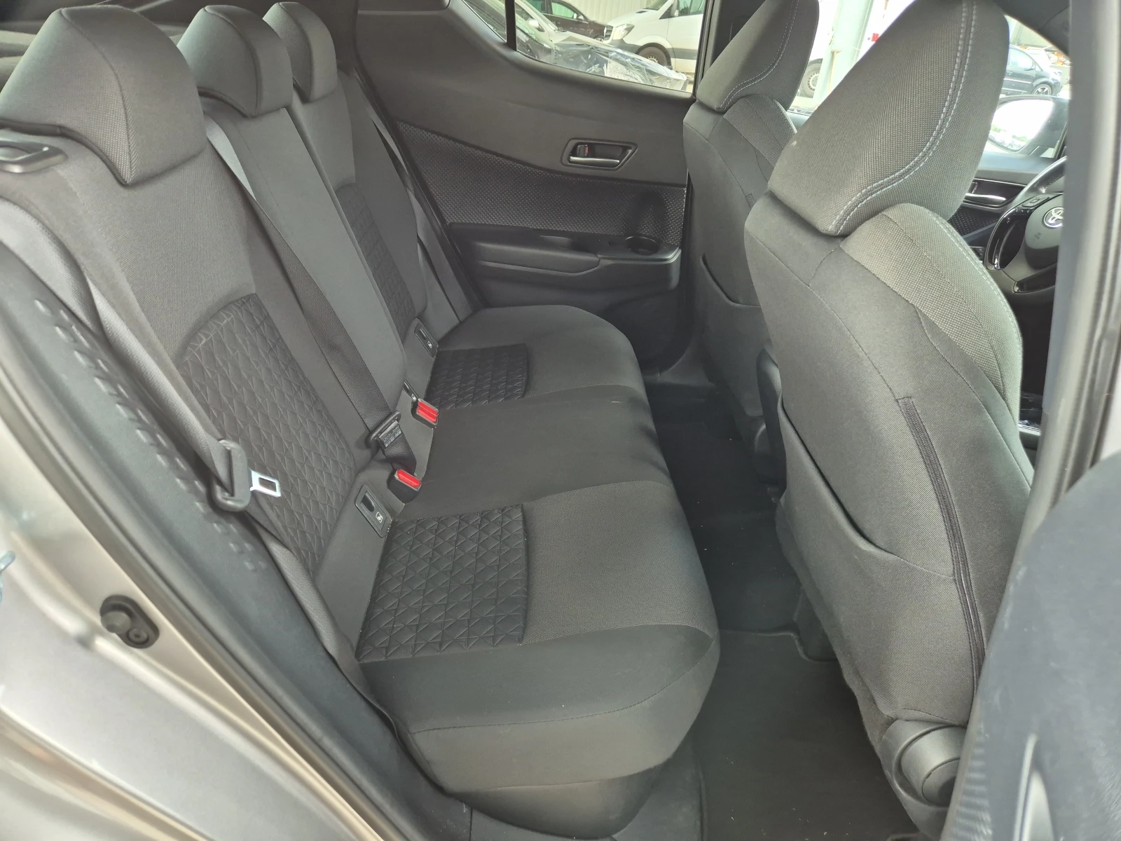 Toyota C-HR, снимка 6 - Автомобили и джипове - 55378610