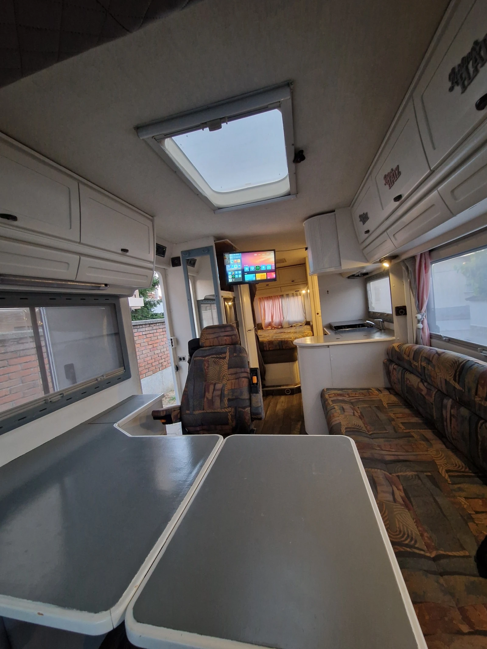 Кемпер HYMER / ERIBA E690, снимка 10 - Каравани и кемпери - 55368660