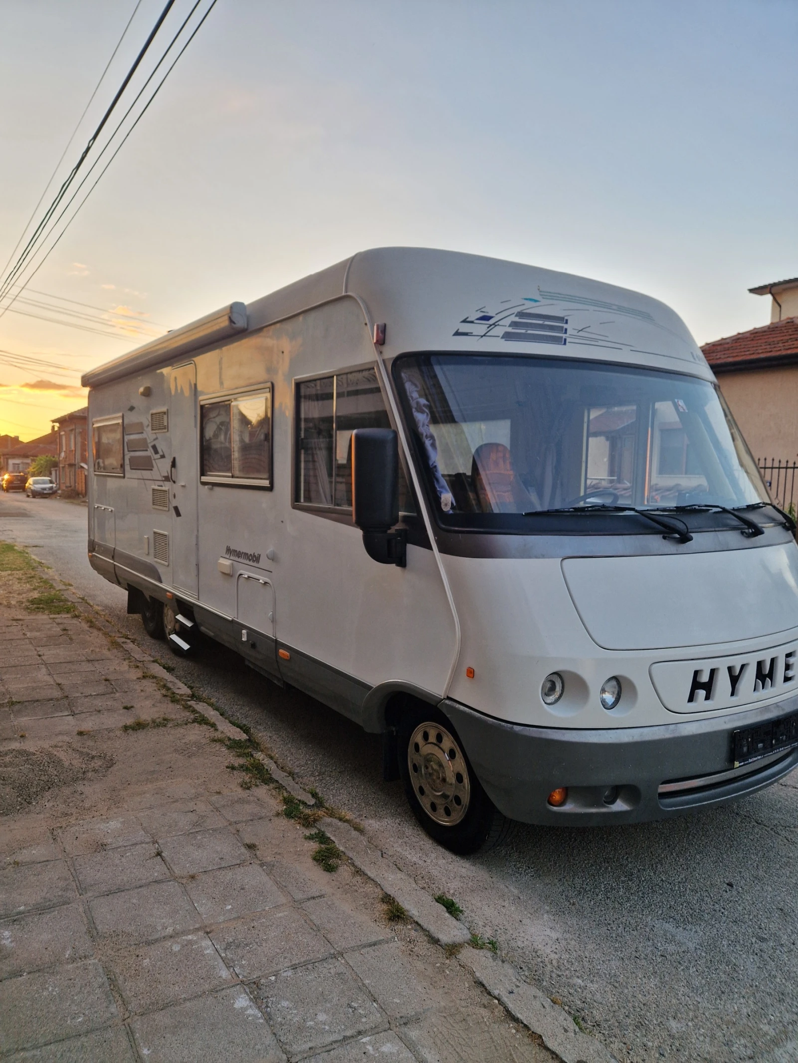 Кемпер HYMER / ERIBA E690, снимка 2 - Каравани и кемпери - 55368660