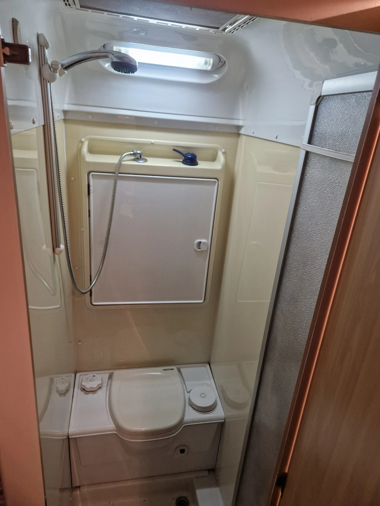 Кемпер HYMER / ERIBA E690, снимка 11 - Каравани и кемпери - 55368660
