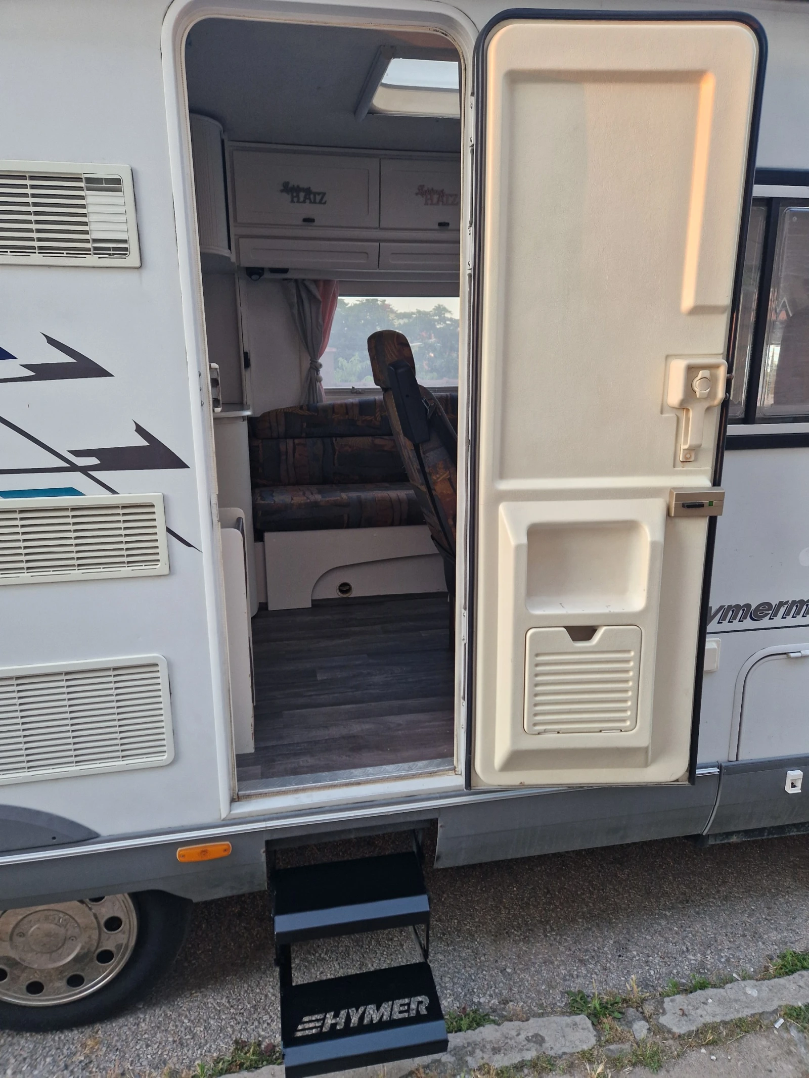Кемпер HYMER / ERIBA E690, снимка 6 - Каравани и кемпери - 55368660