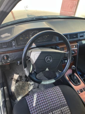 Mercedes-Benz 124 E 200, снимка 10