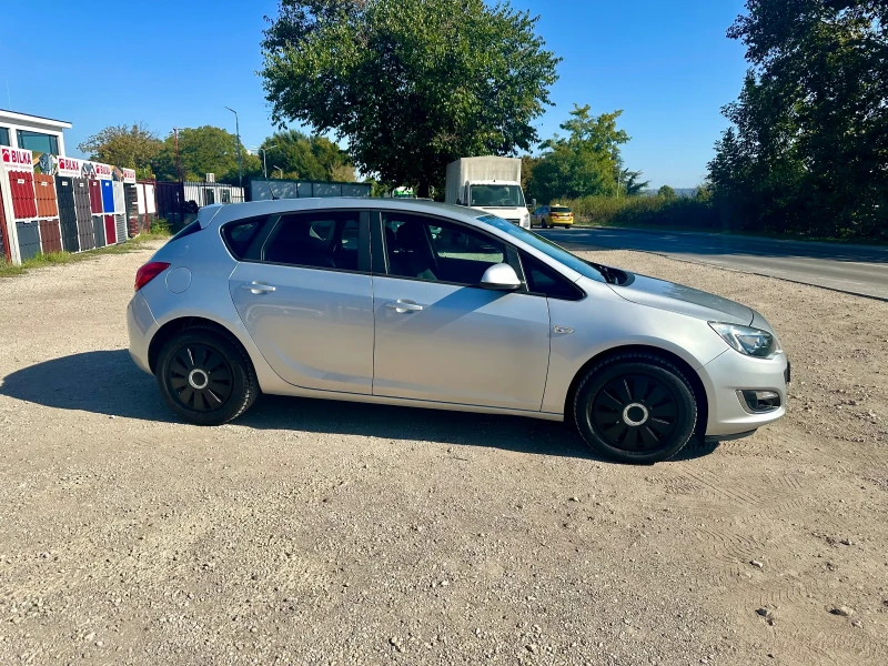 Opel Astra Face lift! 1.7cdti! Euro5! , снимка 8 - Автомобили и джипове - 47344427