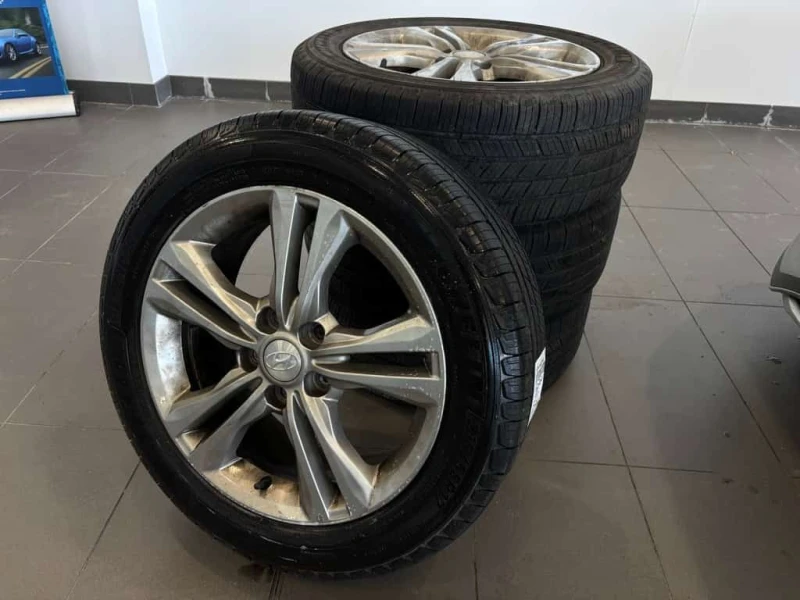 Hyundai Sonata * ESSENTIAL MODEL | 2 SETS OF TIRES | SOLD AS IS *, снимка 8 - Автомобили и джипове - 53586204