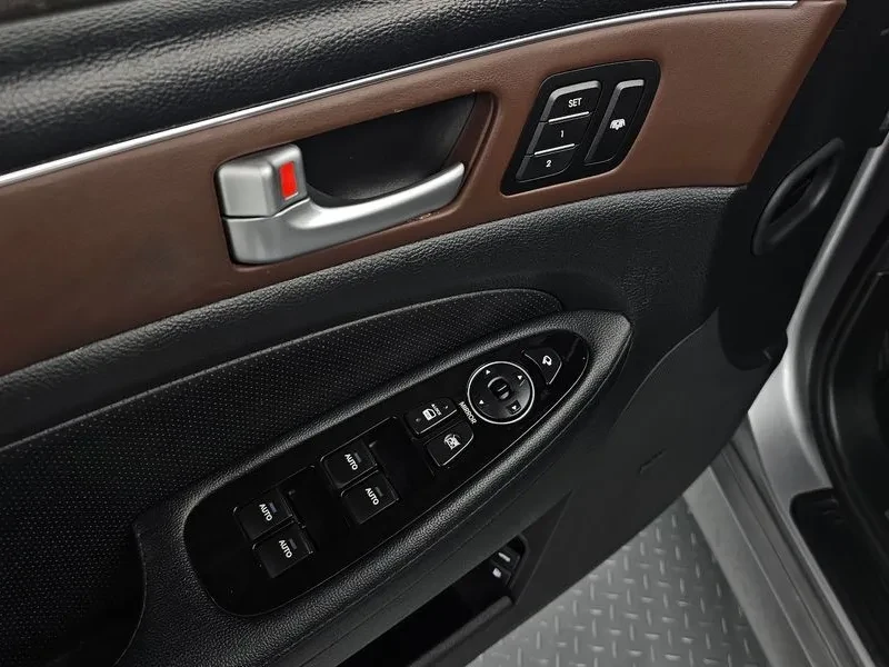 Hyundai Genesis 3.3, снимка 16 - Автомобили и джипове - 54618178