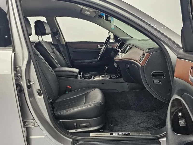 Hyundai Genesis 3.3, снимка 10 - Автомобили и джипове - 54618178