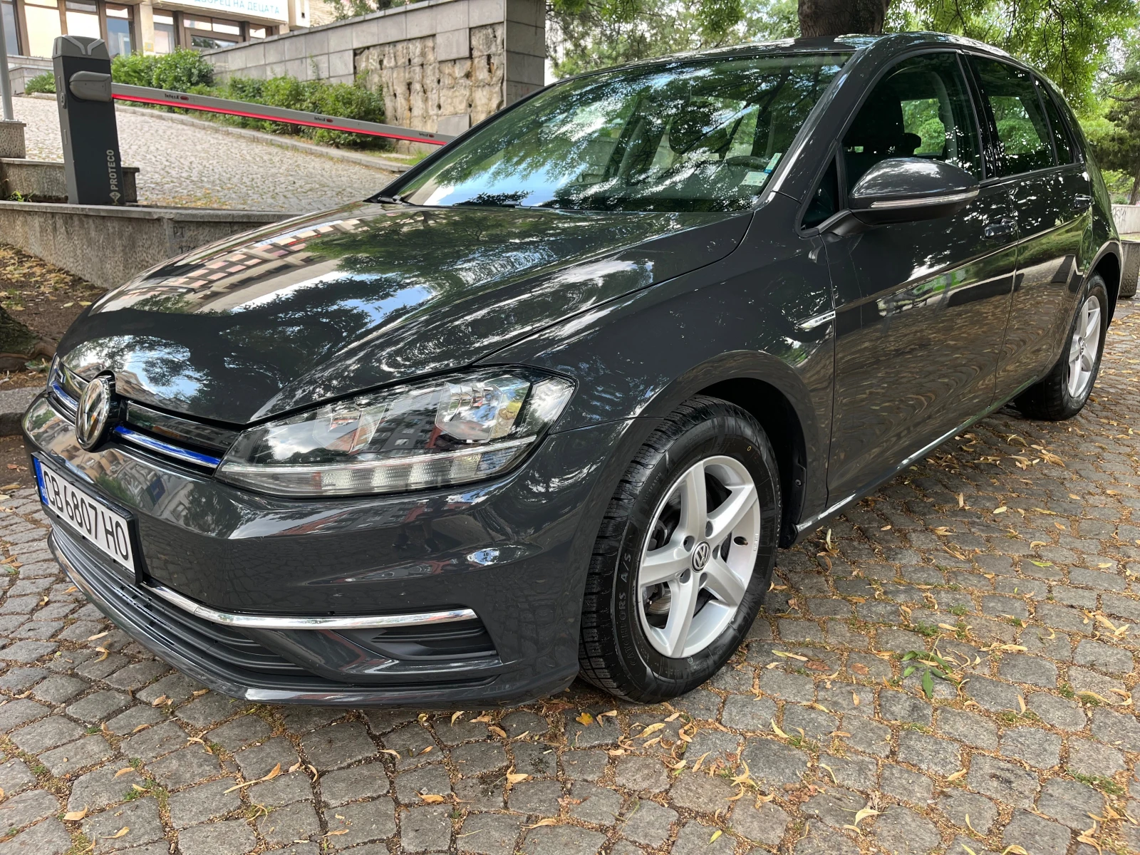 VW Golf 1.4i TGI-фабричен, снимка 1