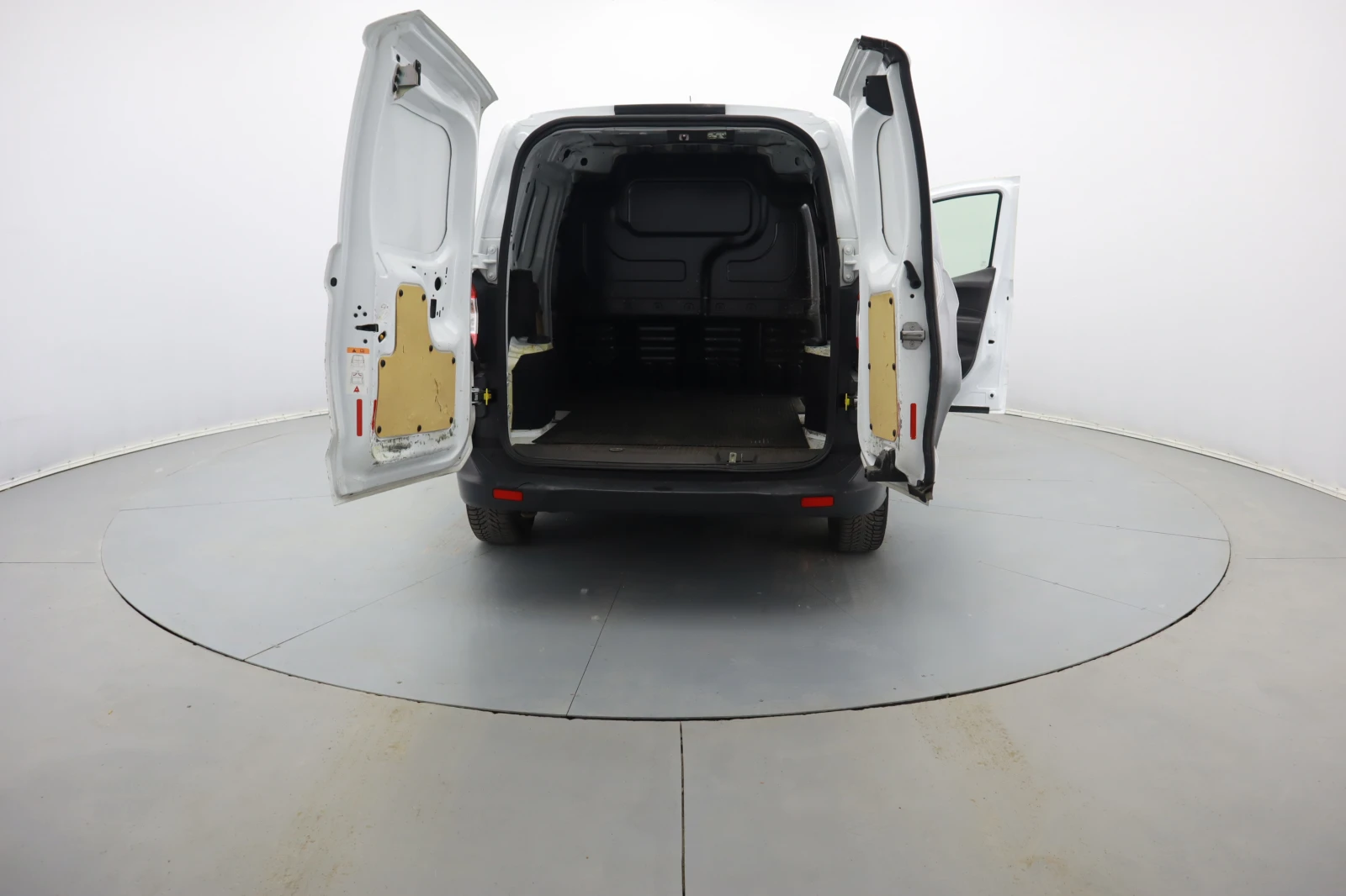 Ford Courier 1.5 - изображение 6