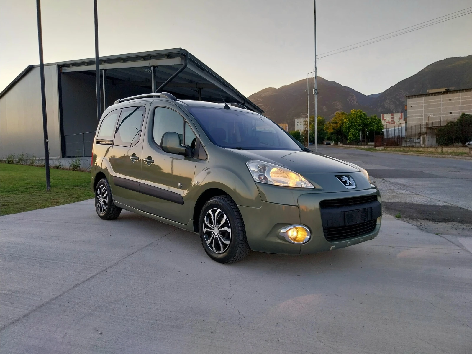 Peugeot Partner 1.6 HDI //НАВИГАЦИЯ//Tepee-LINE/110кс !!! - изображение 4