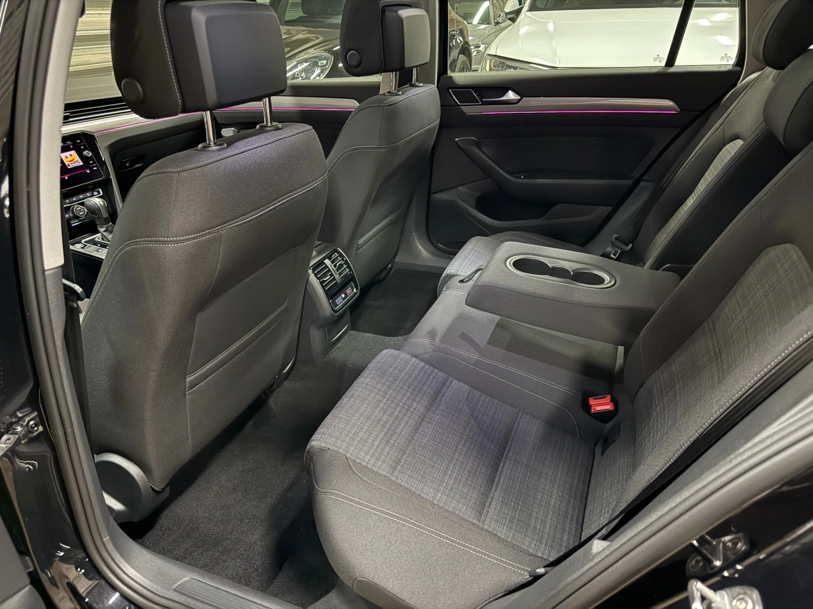 VW Passat 2.0TDI/Distronic/Camera/Massage/Panorama | Mobile.bg   16