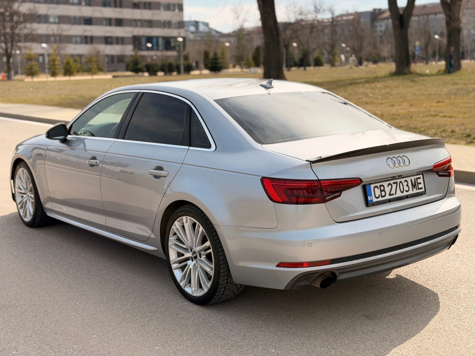 Audi A4 2.0 TSFI S-LINE - изображение 2