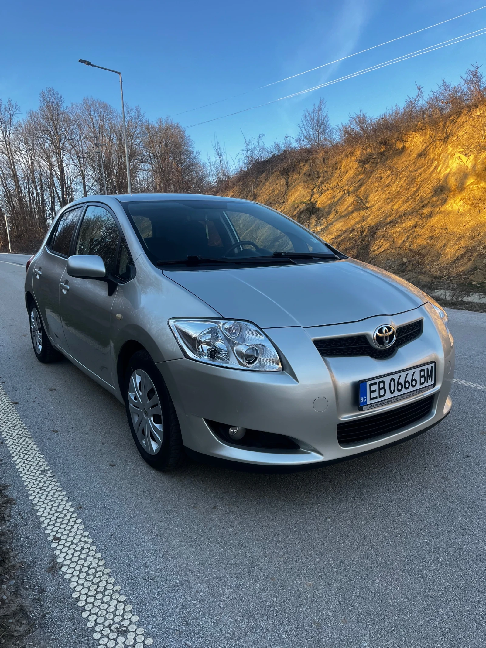 Toyota Auris 2.0d-4d 126к.с., снимка 2 - Автомобили и джипове - 53835716