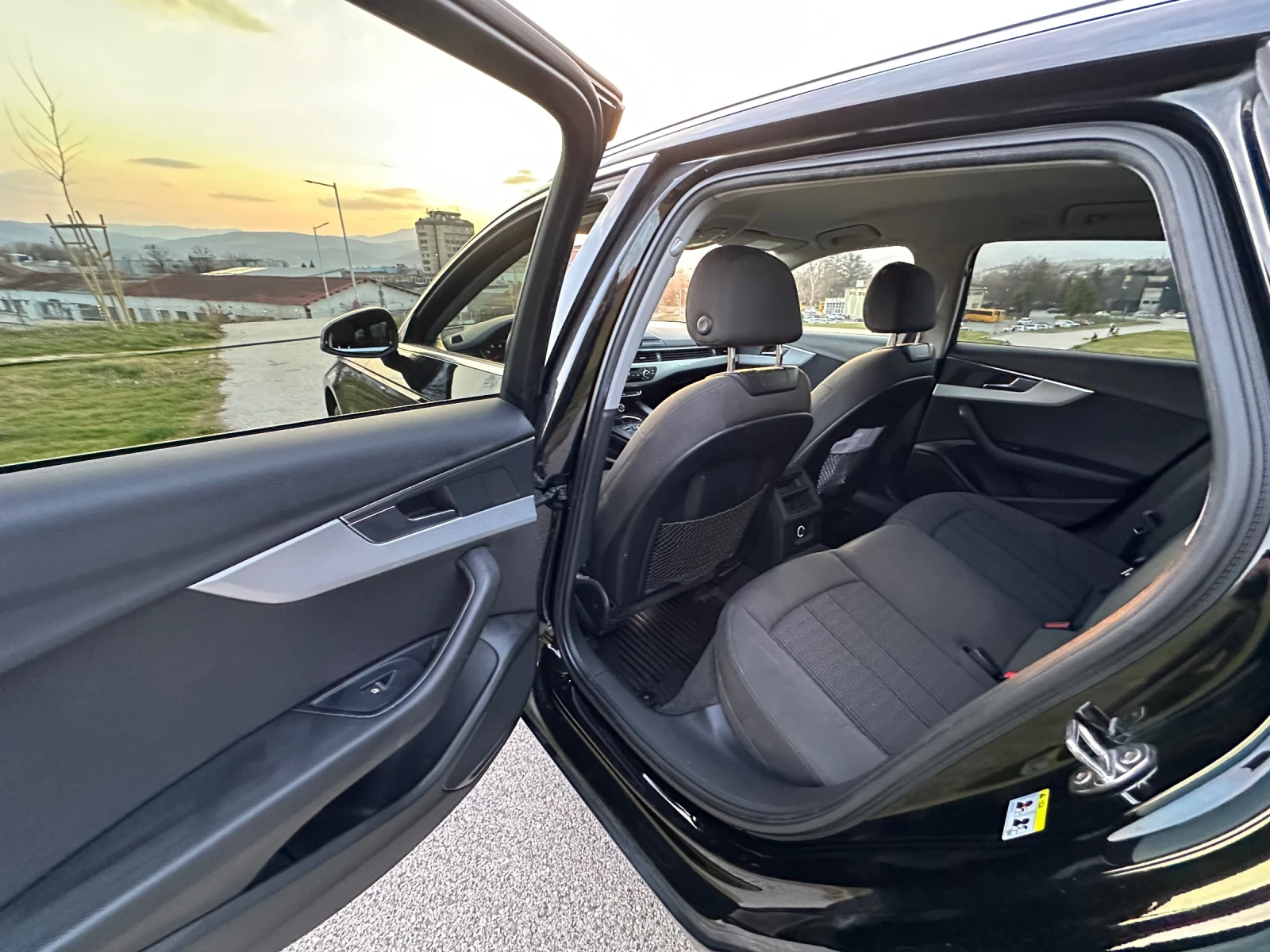 Audi A4 2.0 TDI AVANT QUATTRO, снимка 10 - Автомобили и джипове - 53875793