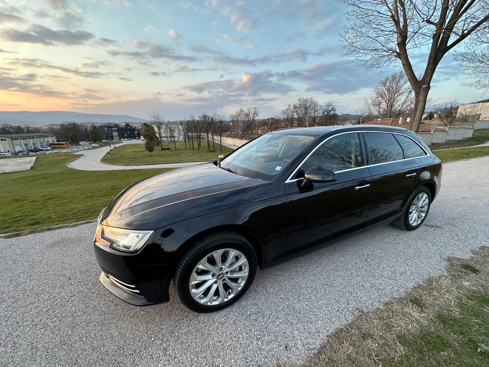 Audi A4 2.0 TDI AVANT QUATTRO, снимка 4 - Автомобили и джипове - 53875793