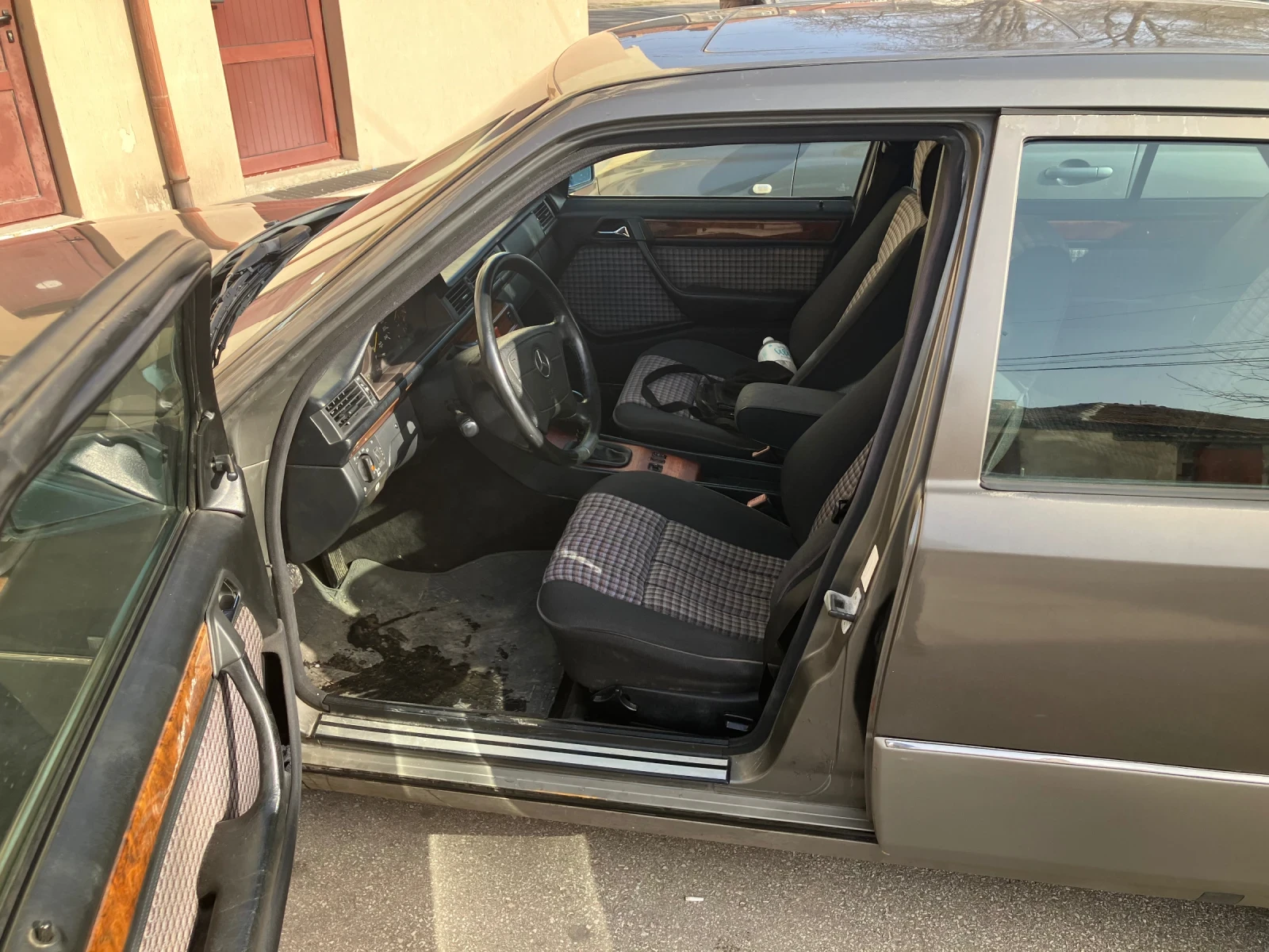 Mercedes-Benz 124 E 200, снимка 6 - Автомобили и джипове - 54078574