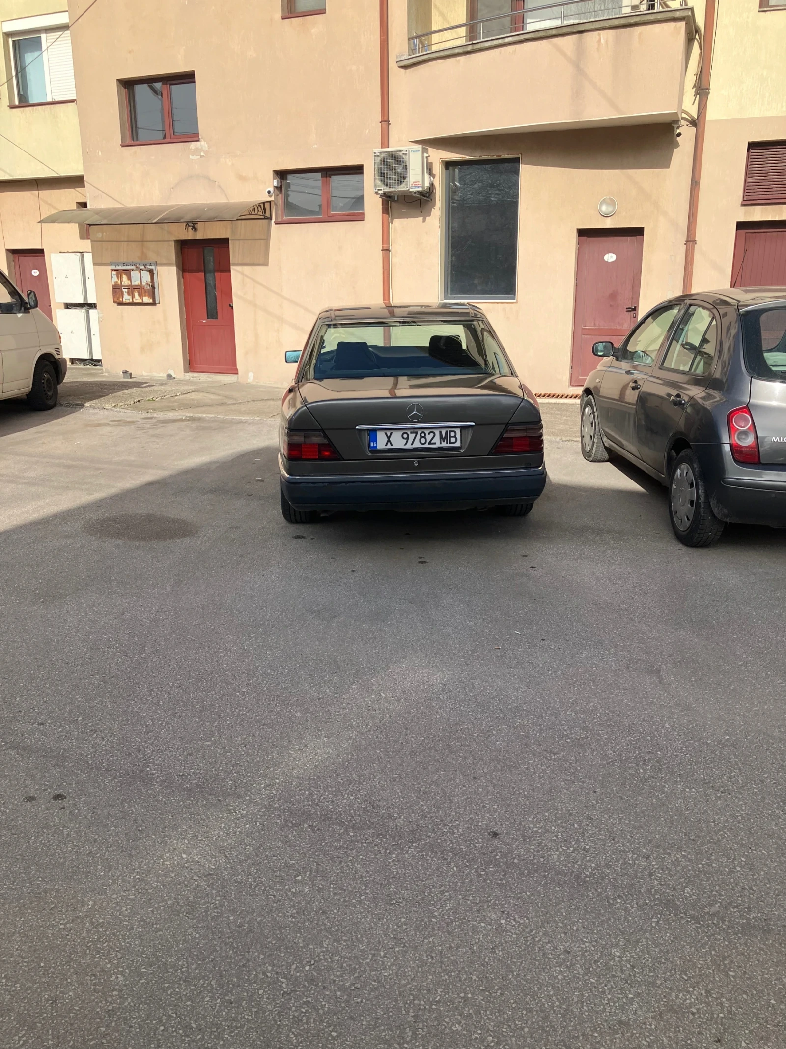 Mercedes-Benz 124 E 200, снимка 4 - Автомобили и джипове - 54078574