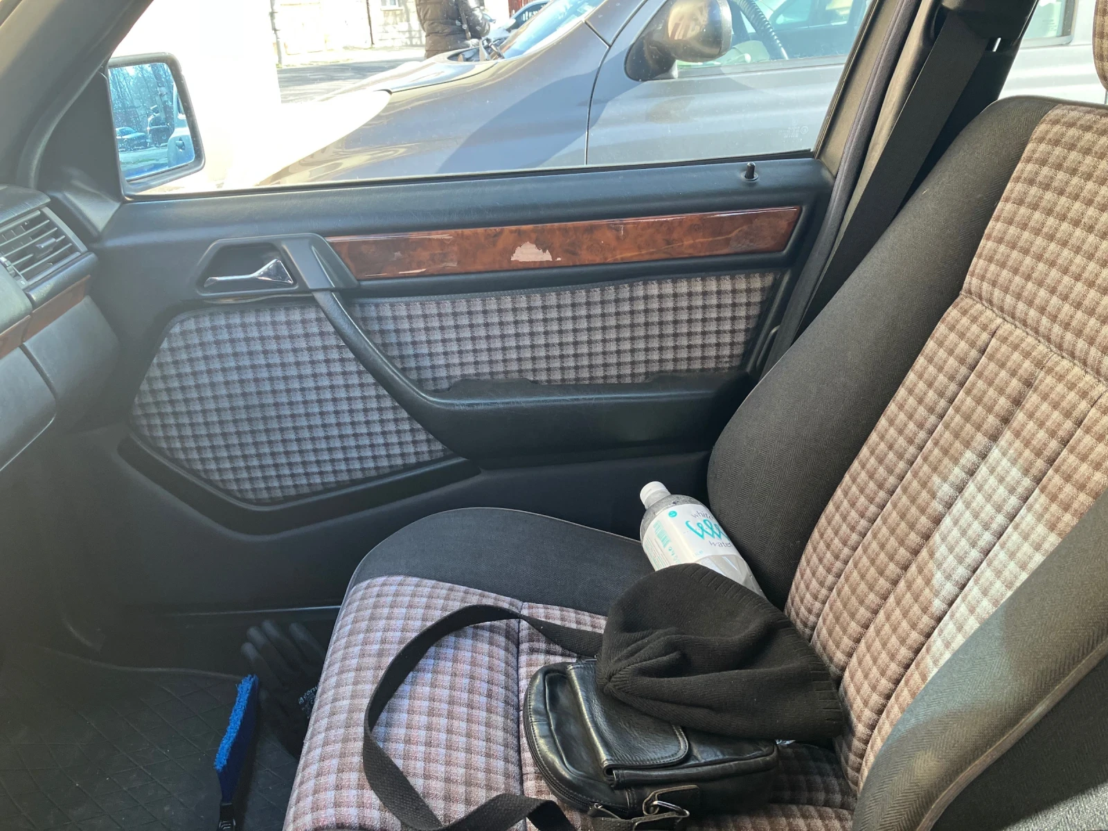 Mercedes-Benz 124 E 200, снимка 7 - Автомобили и джипове - 54078574