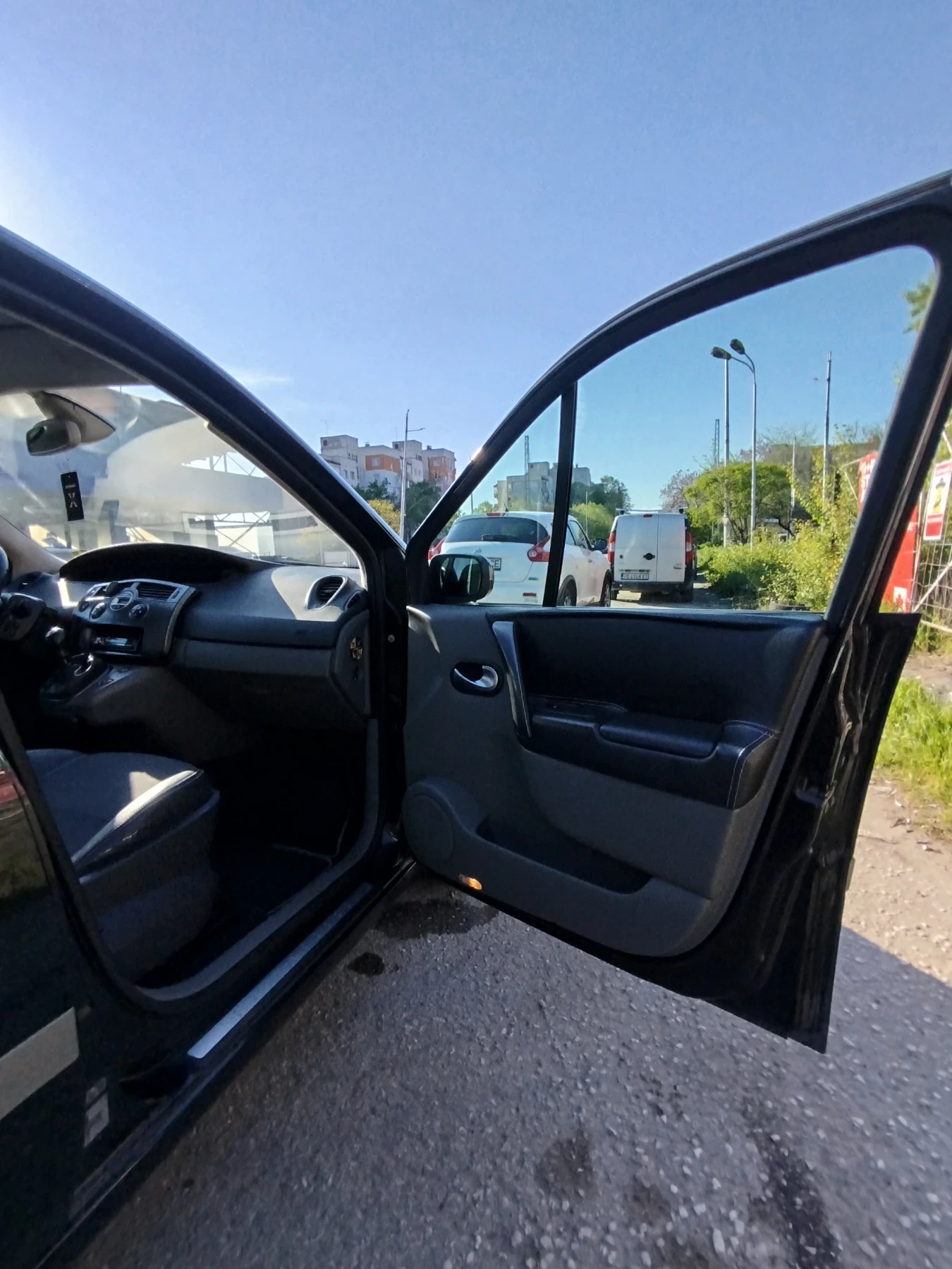Renault Scenic, снимка 11 - Автомобили и джипове - 54313904