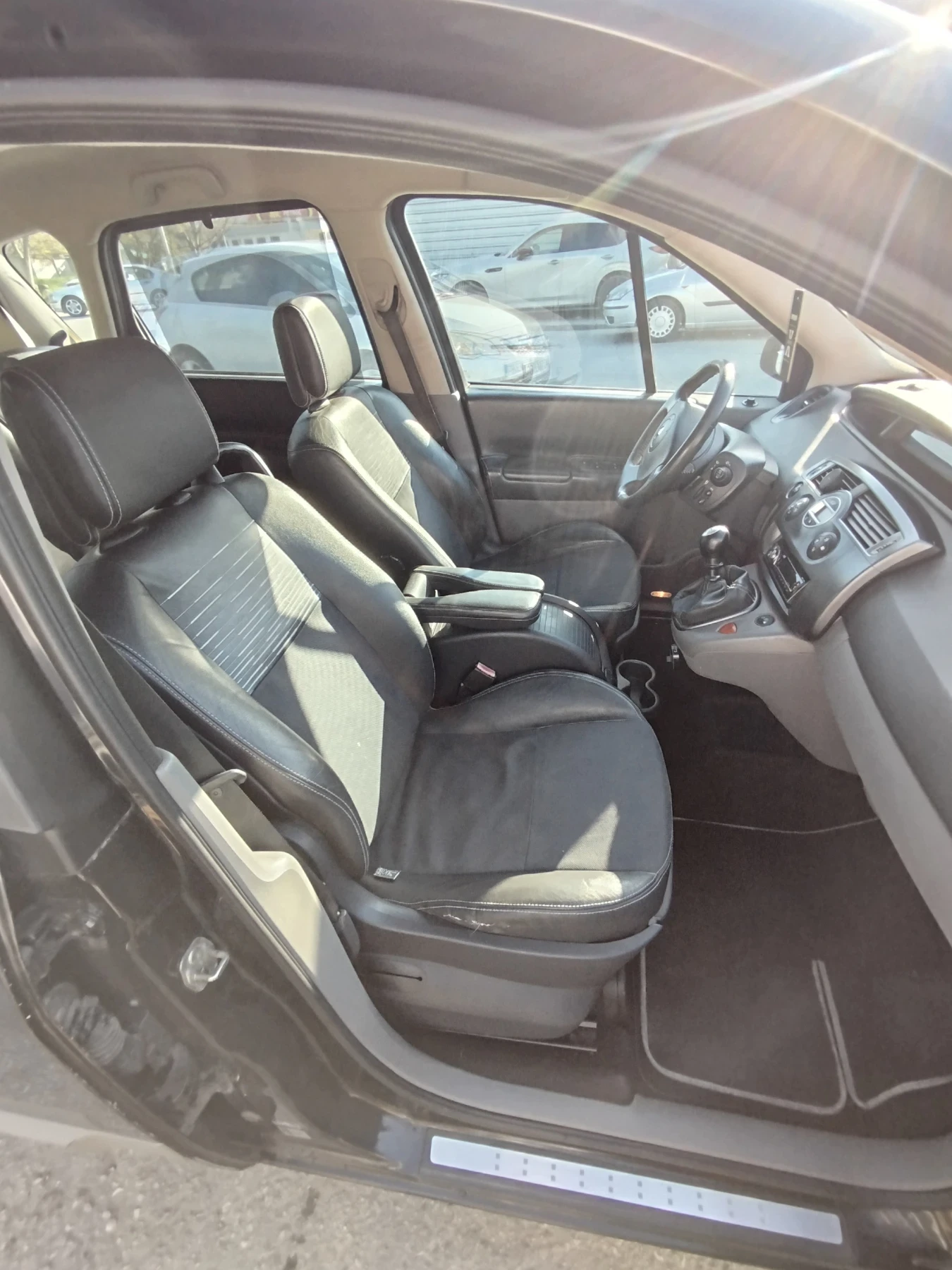 Renault Scenic, снимка 12 - Автомобили и джипове - 54313904