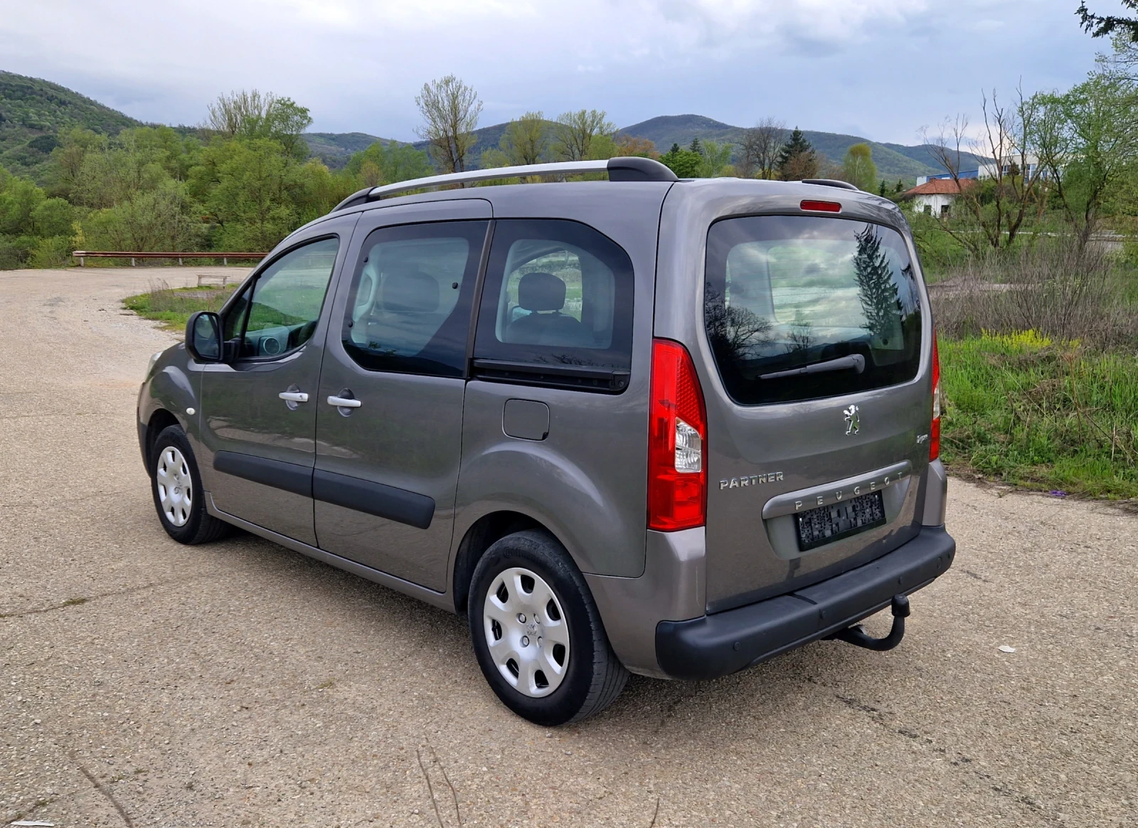 Peugeot Partner 1.6 HDI 2011г евро 5, снимка 5 - Автомобили и джипове - 54417409