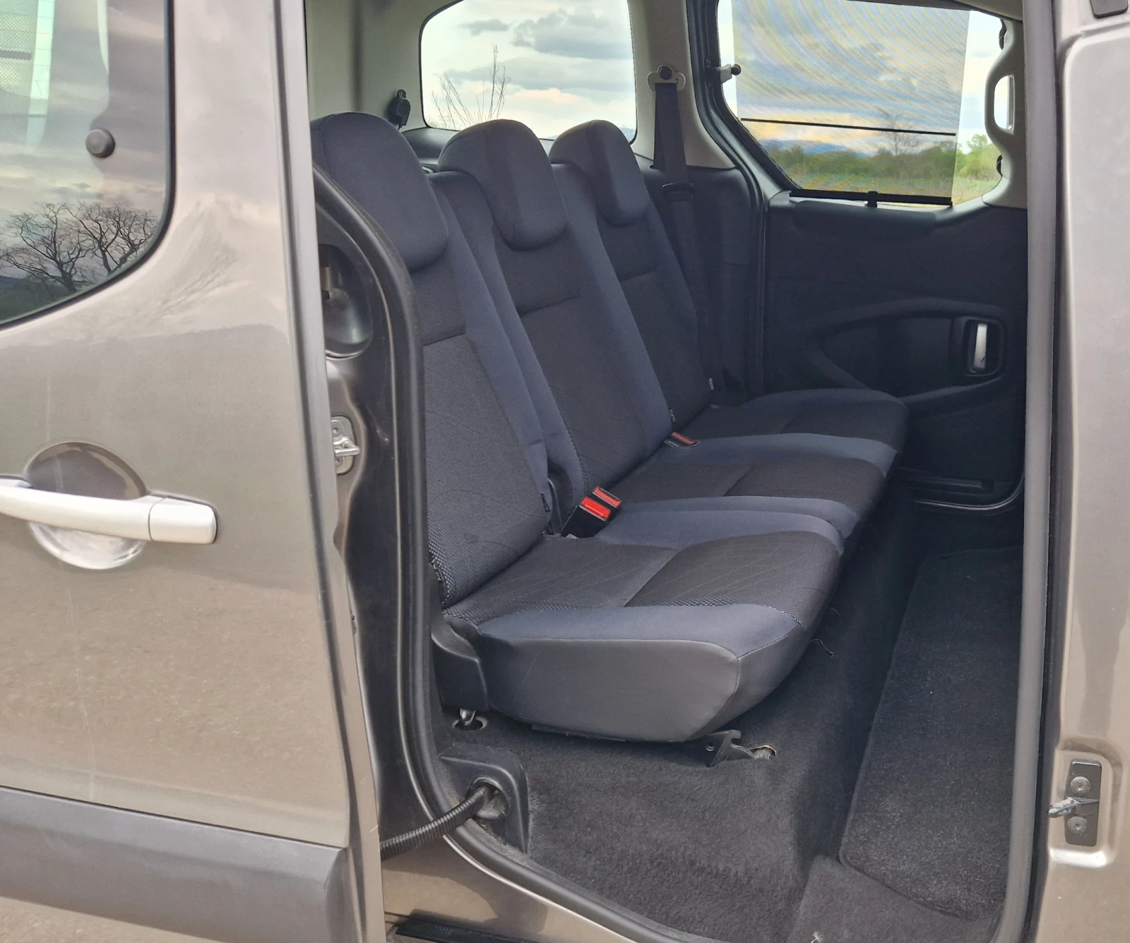 Peugeot Partner 1.6 HDI 2011г евро 5, снимка 13 - Автомобили и джипове - 54417409