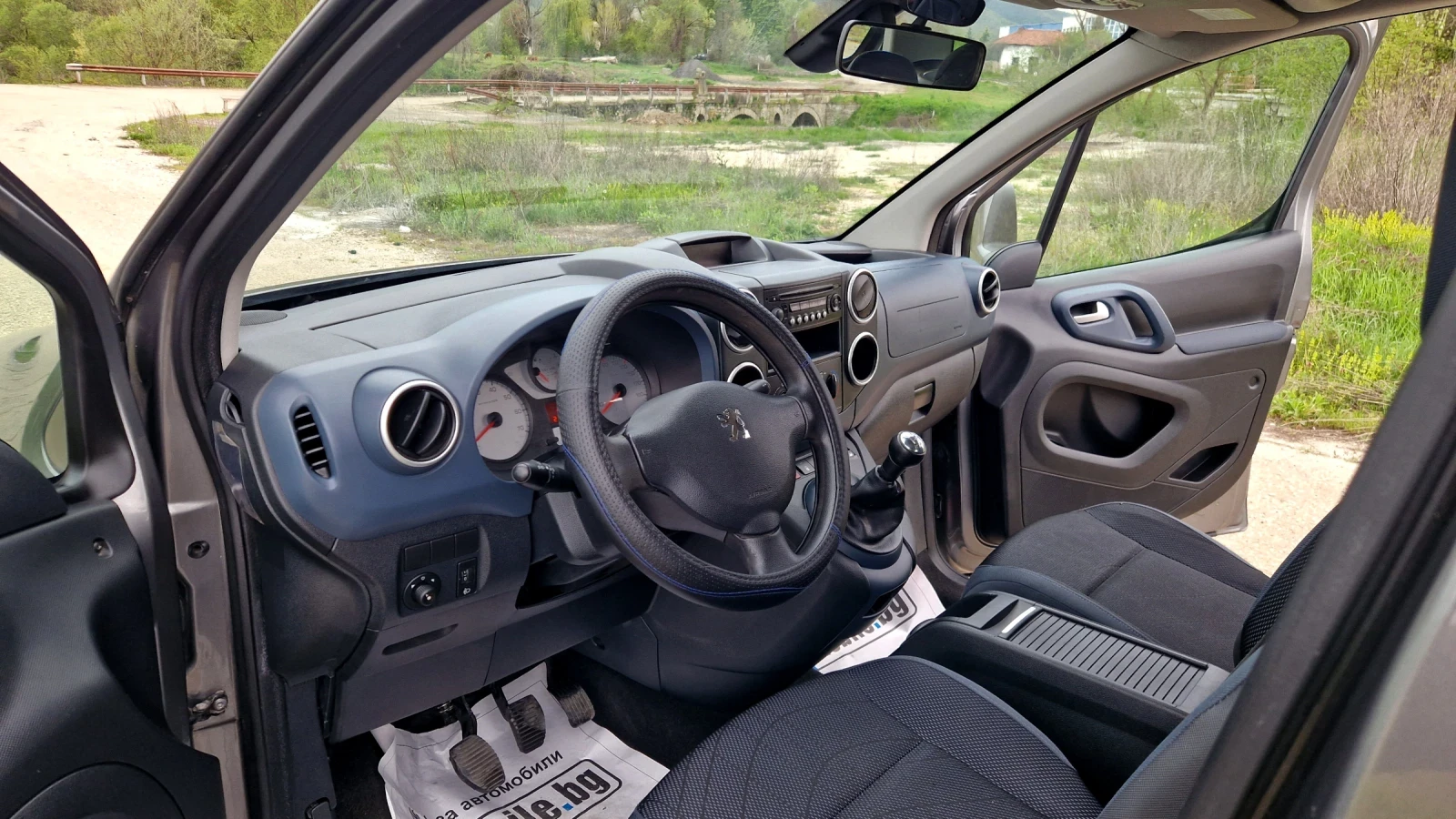 Peugeot Partner 1.6 HDI 2011г евро 5, снимка 11 - Автомобили и джипове - 54417409