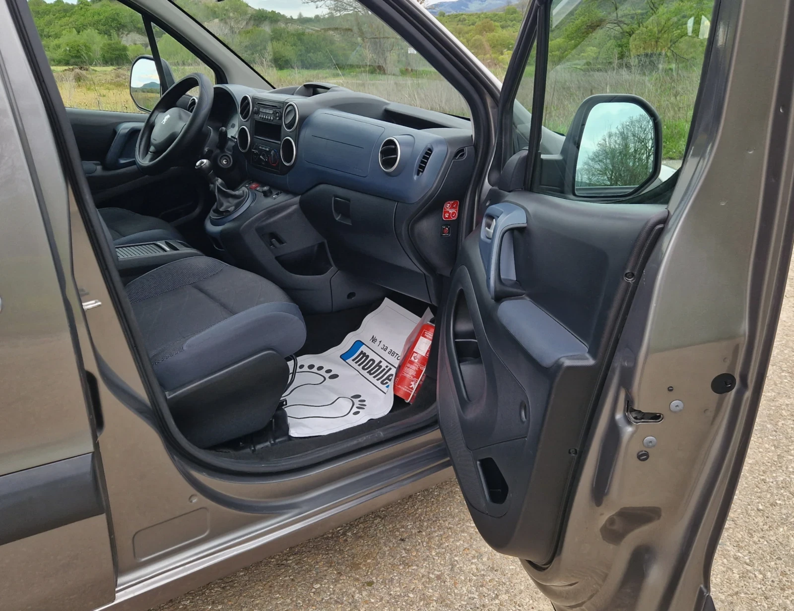 Peugeot Partner 1.6 HDI 2011г евро 5, снимка 9 - Автомобили и джипове - 54417409