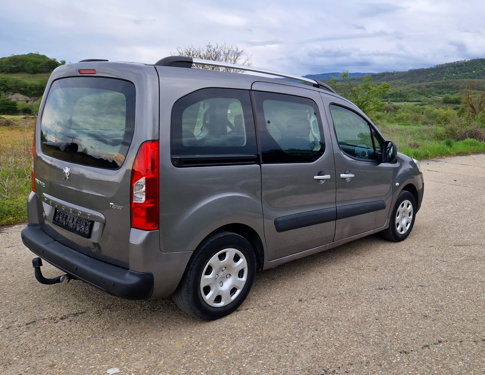 Peugeot Partner 1.6 HDI 2011г евро 5, снимка 4 - Автомобили и джипове - 54417409