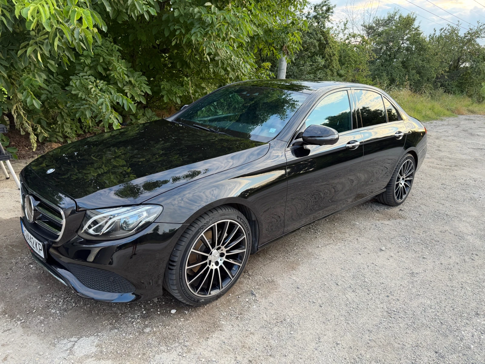 Mercedes-Benz E 220, снимка 3 - Автомобили и джипове - 55224419