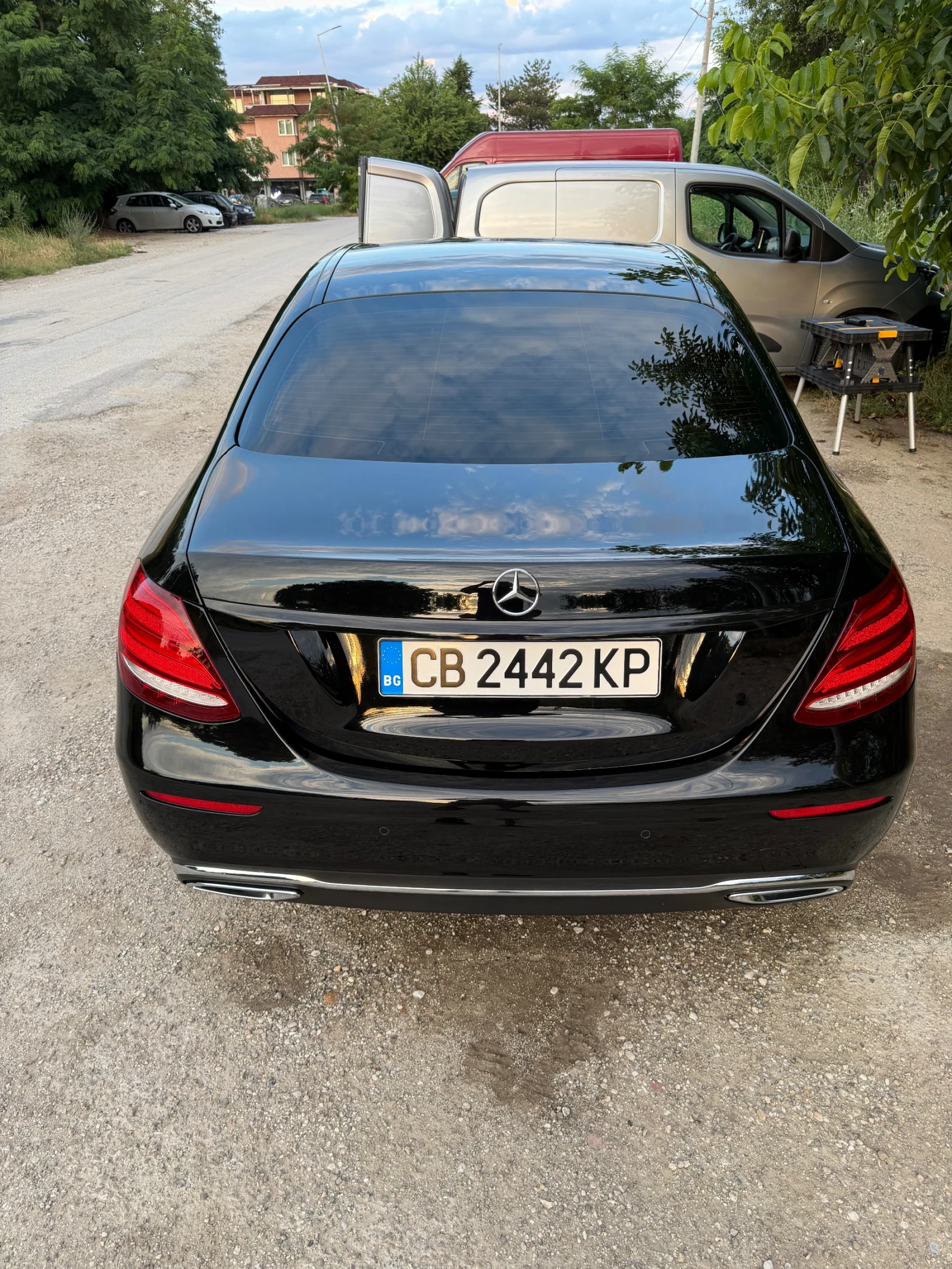 Mercedes-Benz E 220, снимка 4 - Автомобили и джипове - 55224419
